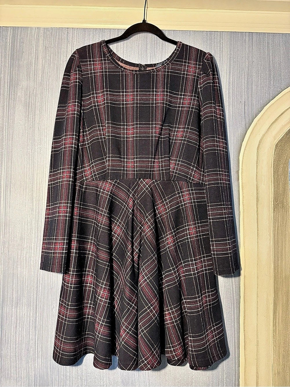 ModCloth Plaid Fit & Flare Dress in Black & Red plaid Size XL Like New